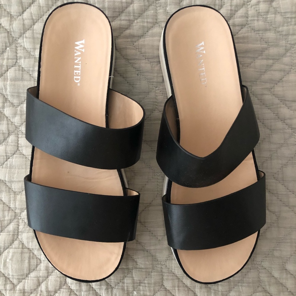 Black flatform sandals